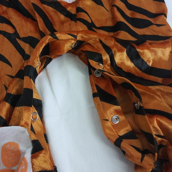 In Character Tiger Tot Halloween Costume Size Infant Jumpsuit /Hood - Picture 6 of 12